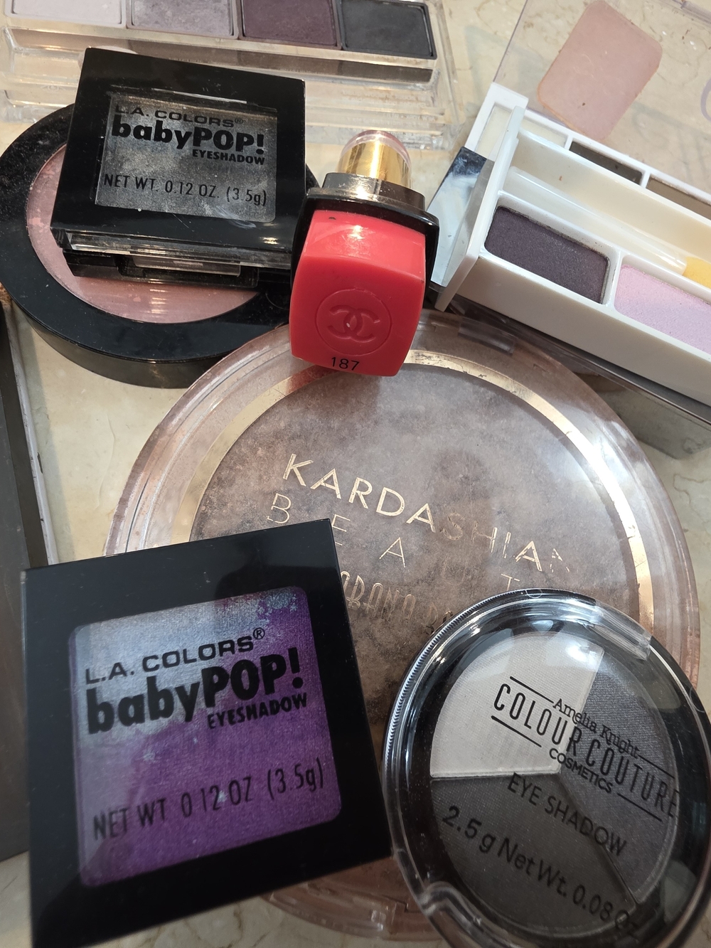 Lot Makeup - Picture 7 of 8